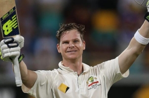 Teammate suffers wardrobe malfunction, Steve Smith can’t stop laughing