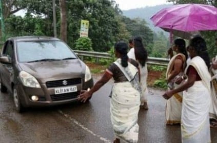 Kerala elderly woman are requesting other woman for not go sabarimala