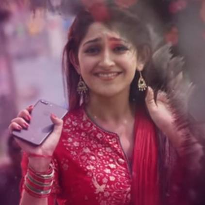 Karu Karu Vizhigalil Song from Ghajinikanth