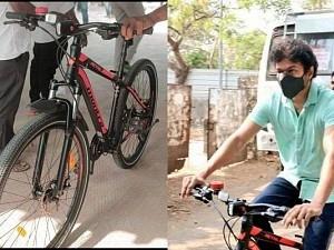 Vijay came to polling booth on a bicycle from his home