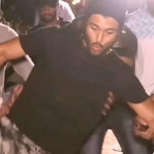 Vijay Deverakonda saved from an embarrassing fall, watch viral video during Fighter shoot