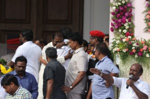 Karunanidhi death: Political leaders and Celebrities pay homage