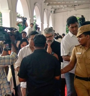 Karunanidhi death: Political leaders and Celebrities pay homage