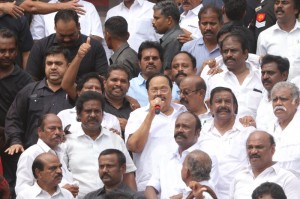 Karunanidhi death: Political leaders and Celebrities pay homage