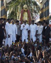 Rajinikanth Unveiled MGR's Statue at the Dr MGR Educational and Research Institute